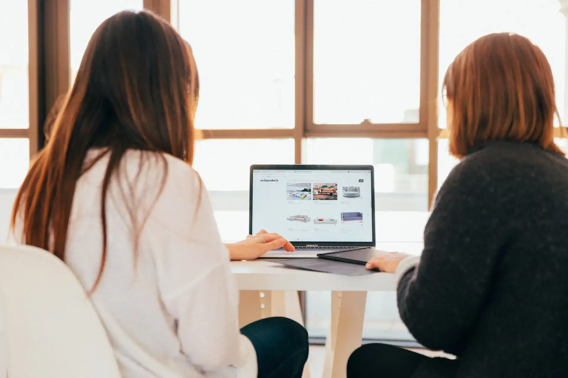 A person pointing at a website ranking on a search engine results page, emphasizing the importance of domain authority
